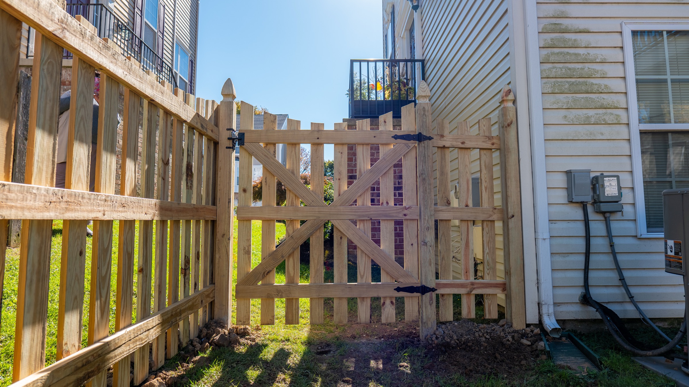 Wood privacy fence