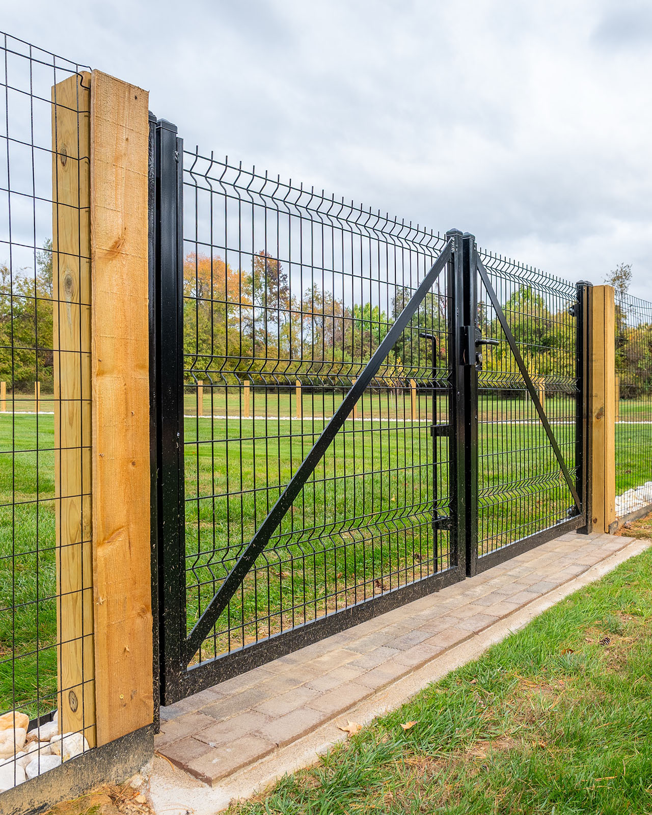 Automated driveway gate