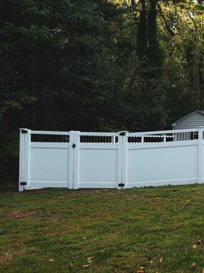 White vinyl fence Brackenville Road Delaware