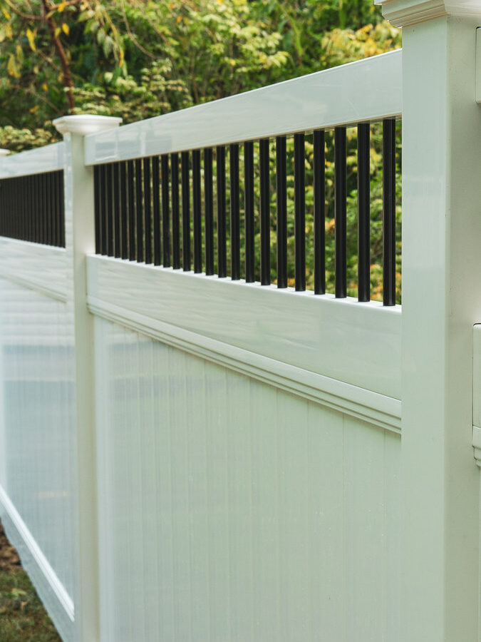 White vinyl fence Brackenville Road Delaware
