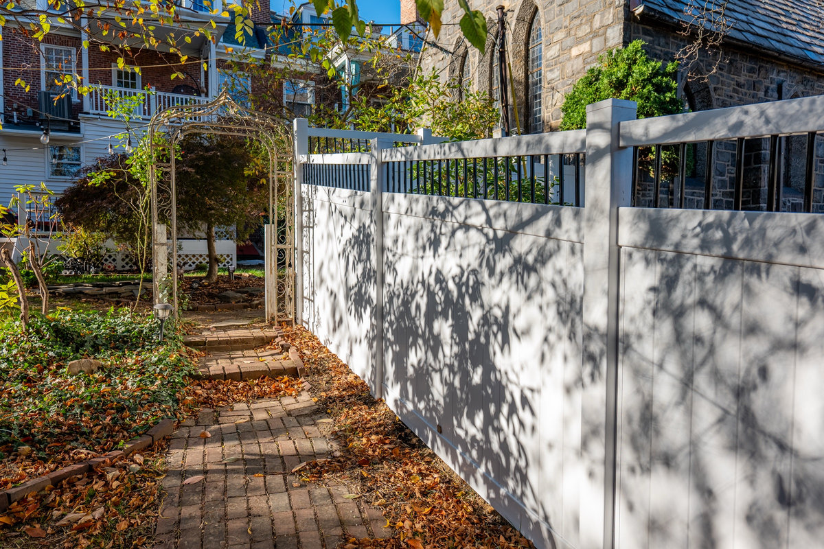 White vinyl fence Broom Street Wilmington Delaware