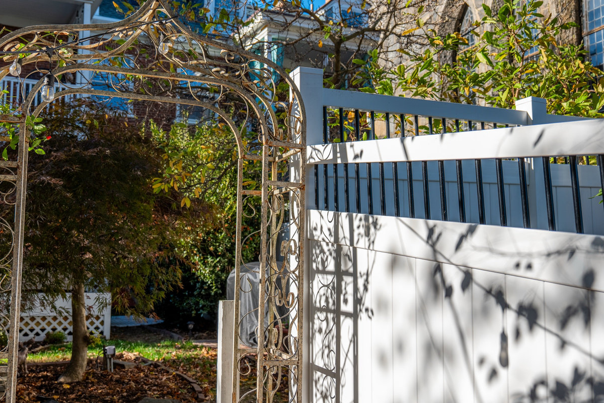White vinyl fence Broom Street Wilmington Delaware