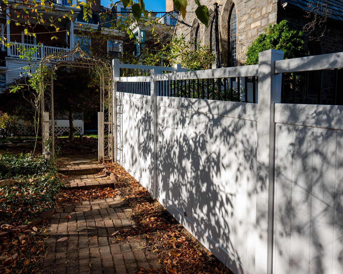 White vinyl fence Broom Street Wilmington Delaware