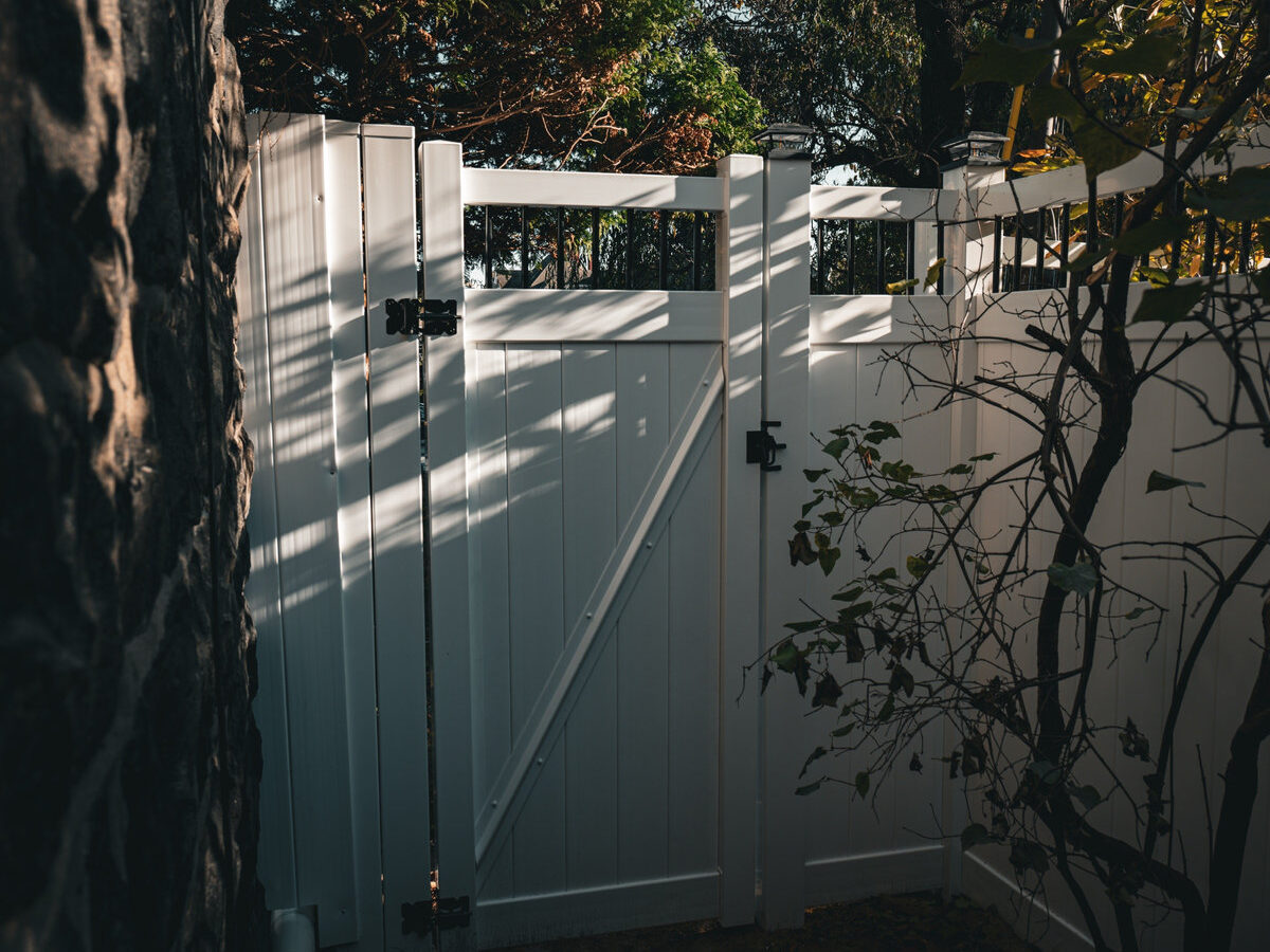 White vinyl fence Broom Street Wilmington Delaware