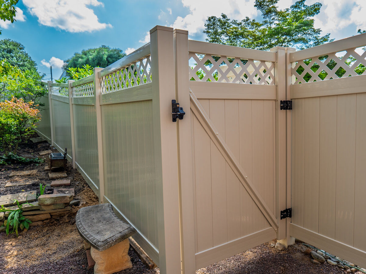 White vinyl privacy fence Delaware