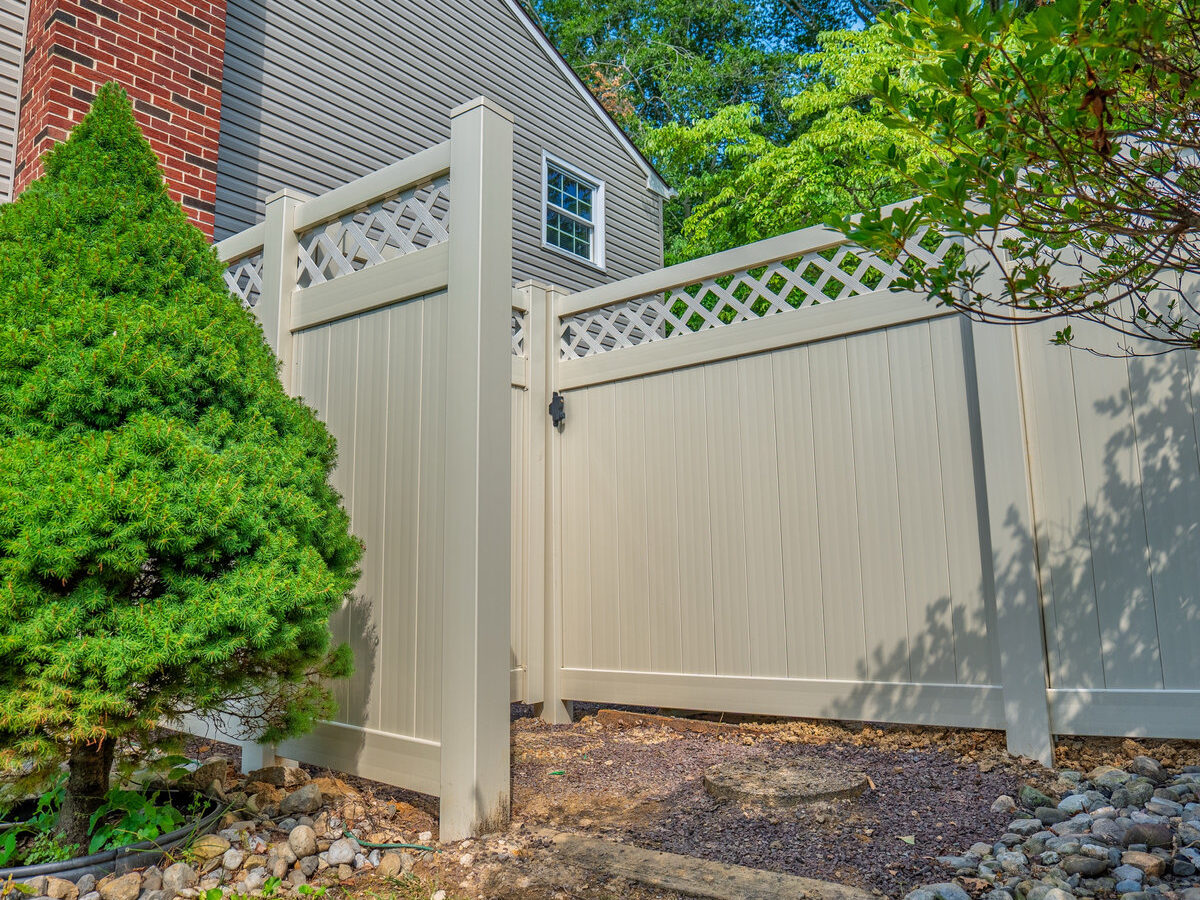 White vinyl privacy fence Delaware