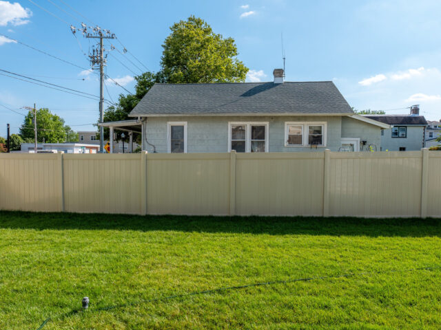 Brandywine Vinyl Fence – 2