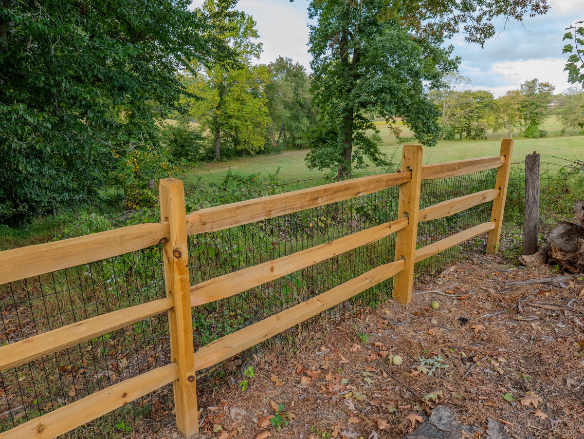 Split rail wood fence Greenville Delaware estate