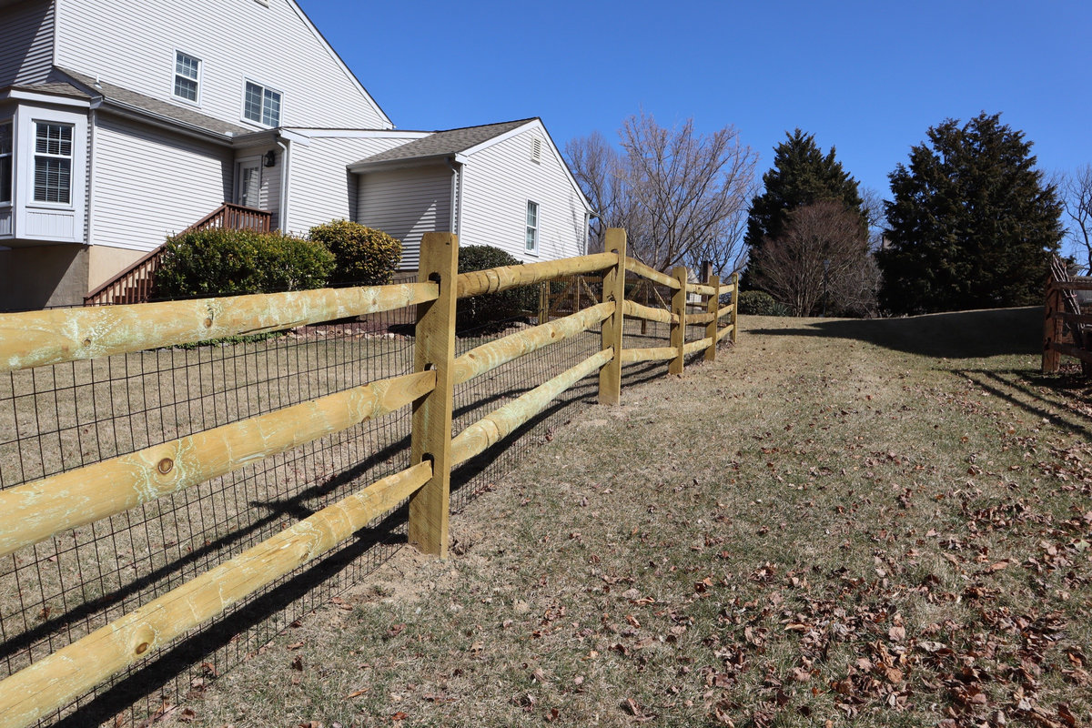 Wood fence Deer Track Lane Delaware