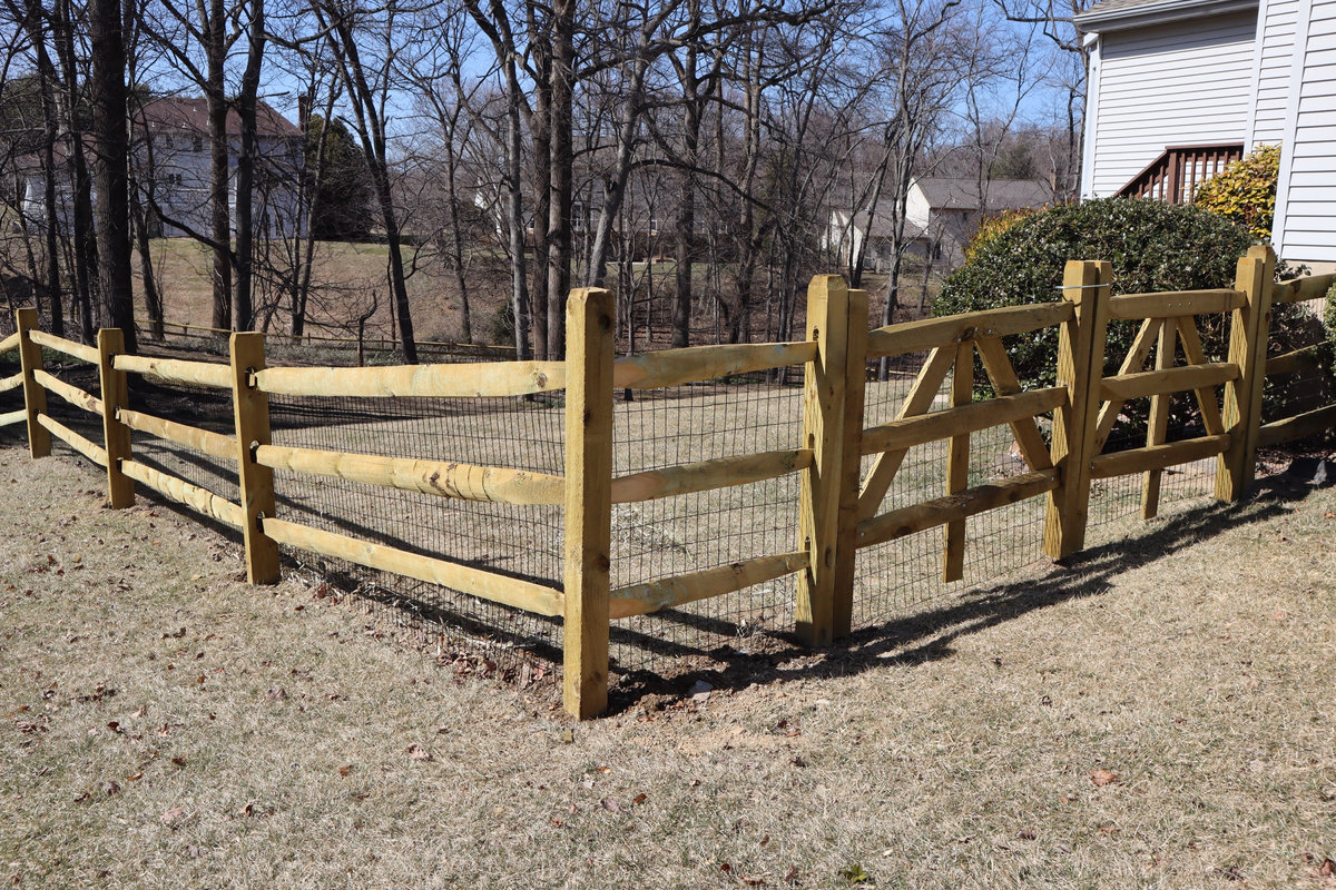 Wood fence Deer Track Lane Delaware