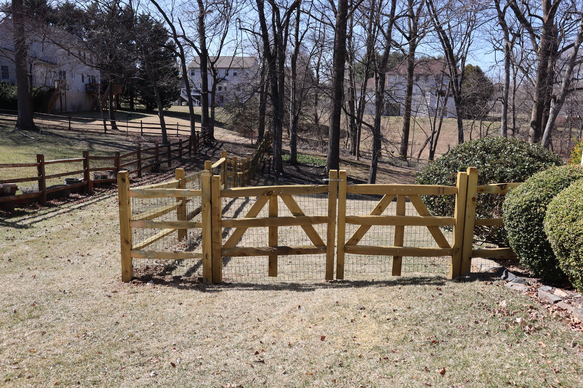 Wood fence Deer Track Lane Delaware