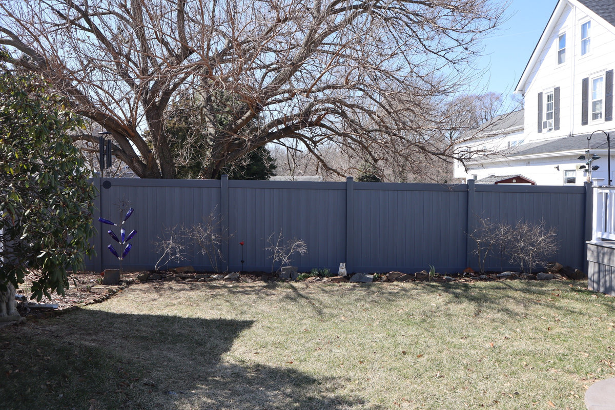 White vinyl fence Maple Avenue Delaware