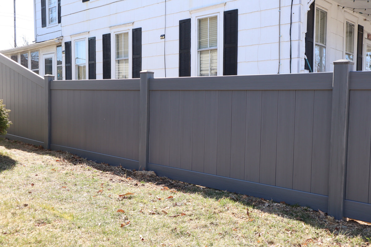 White vinyl fence Maple Avenue Delaware