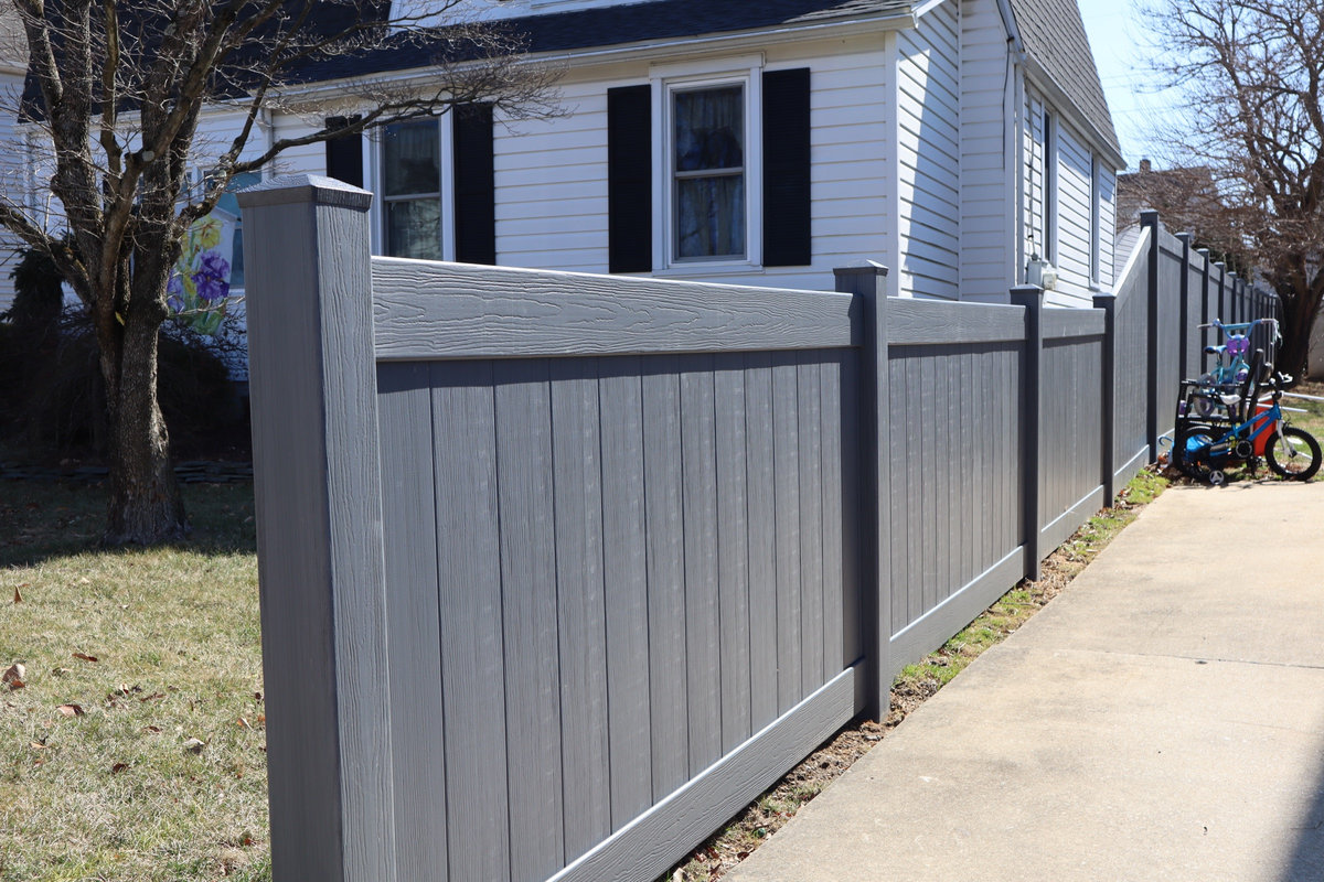 White vinyl fence Maple Avenue Delaware