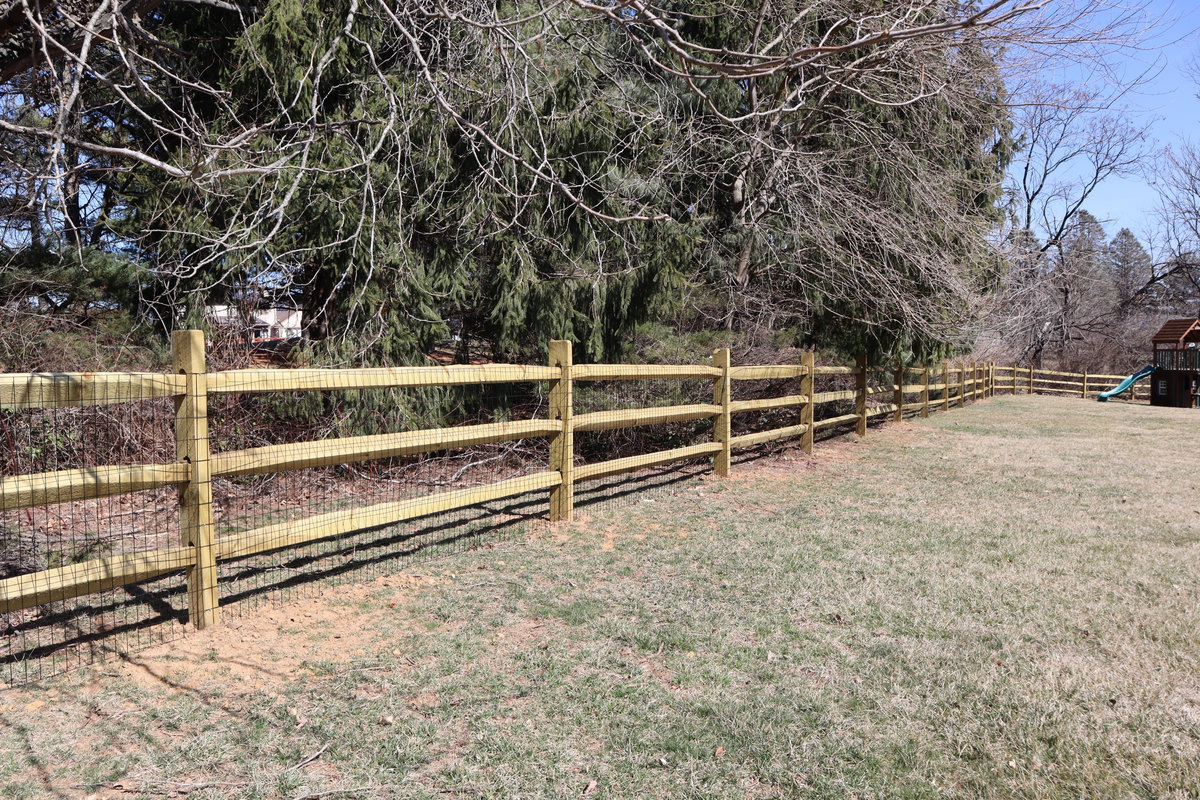 Cedar wood fence Westridge Drive Delaware