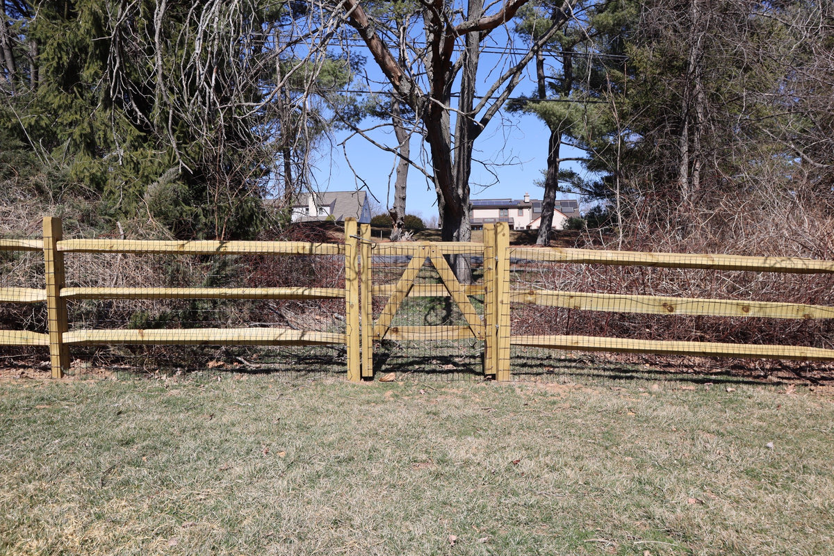 Cedar wood fence Westridge Drive Delaware