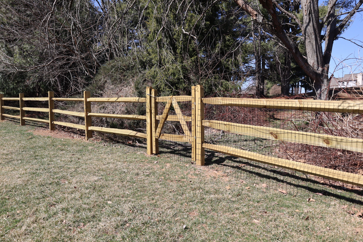 Cedar wood fence Westridge Drive Delaware