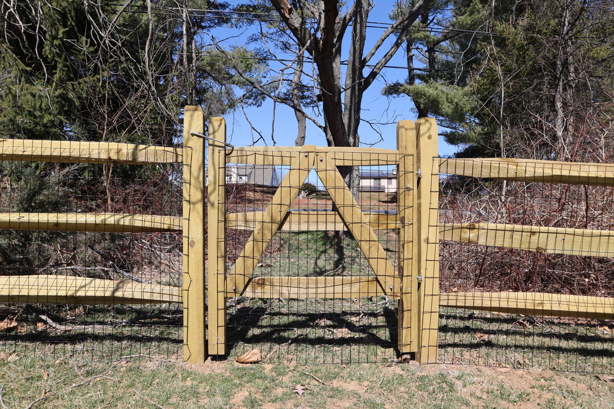 Cedar wood fence Westridge Drive Delaware