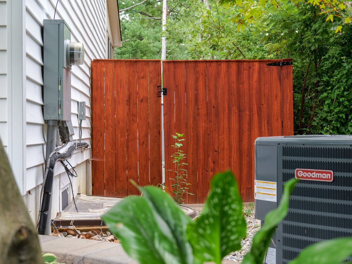 Stained wood privacy fence Delaware