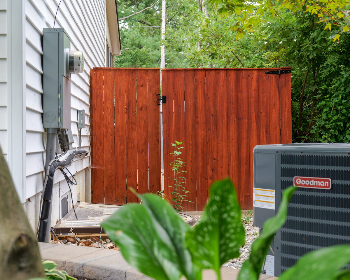Stained wood privacy fence Delaware
