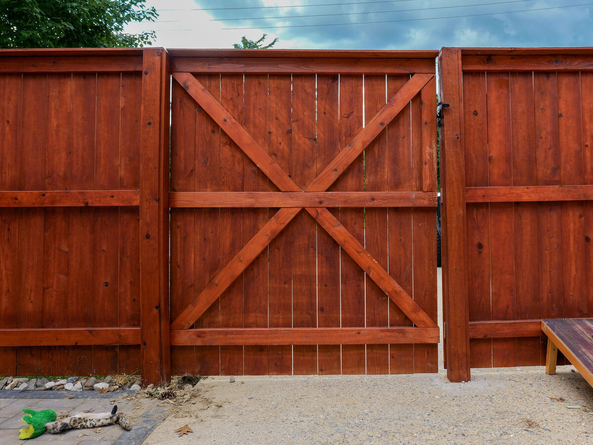 Stained wood privacy fence Delaware