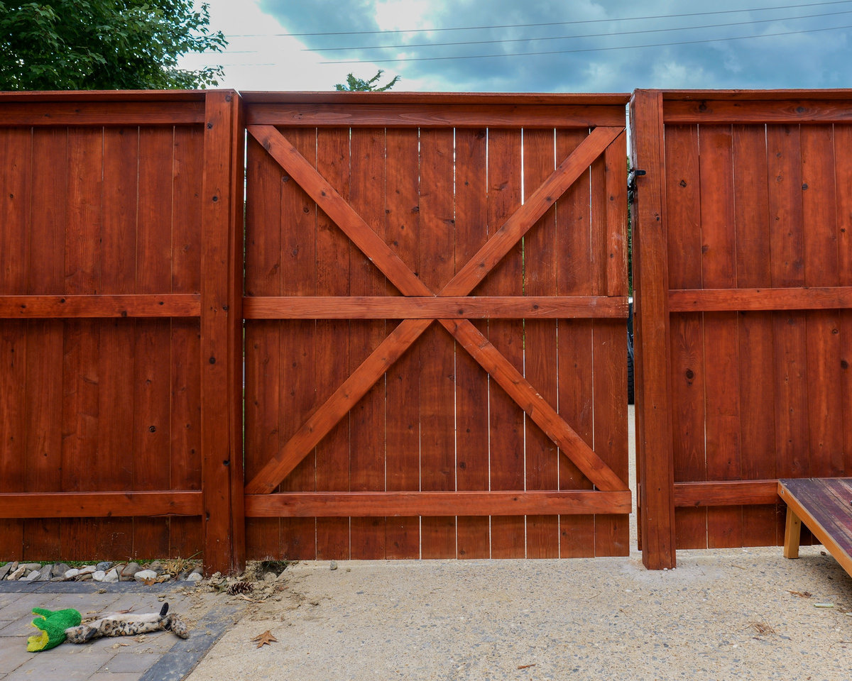 Stained wood privacy fence Delaware