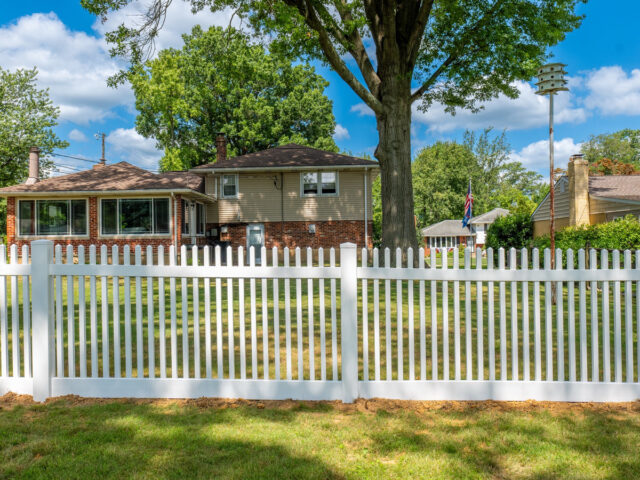 White vinyl privacy fence Delaware
