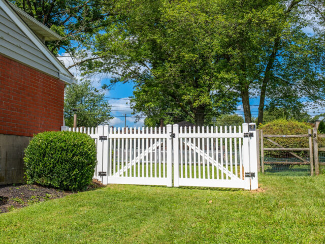 Keely Vinyl Fence – 3
