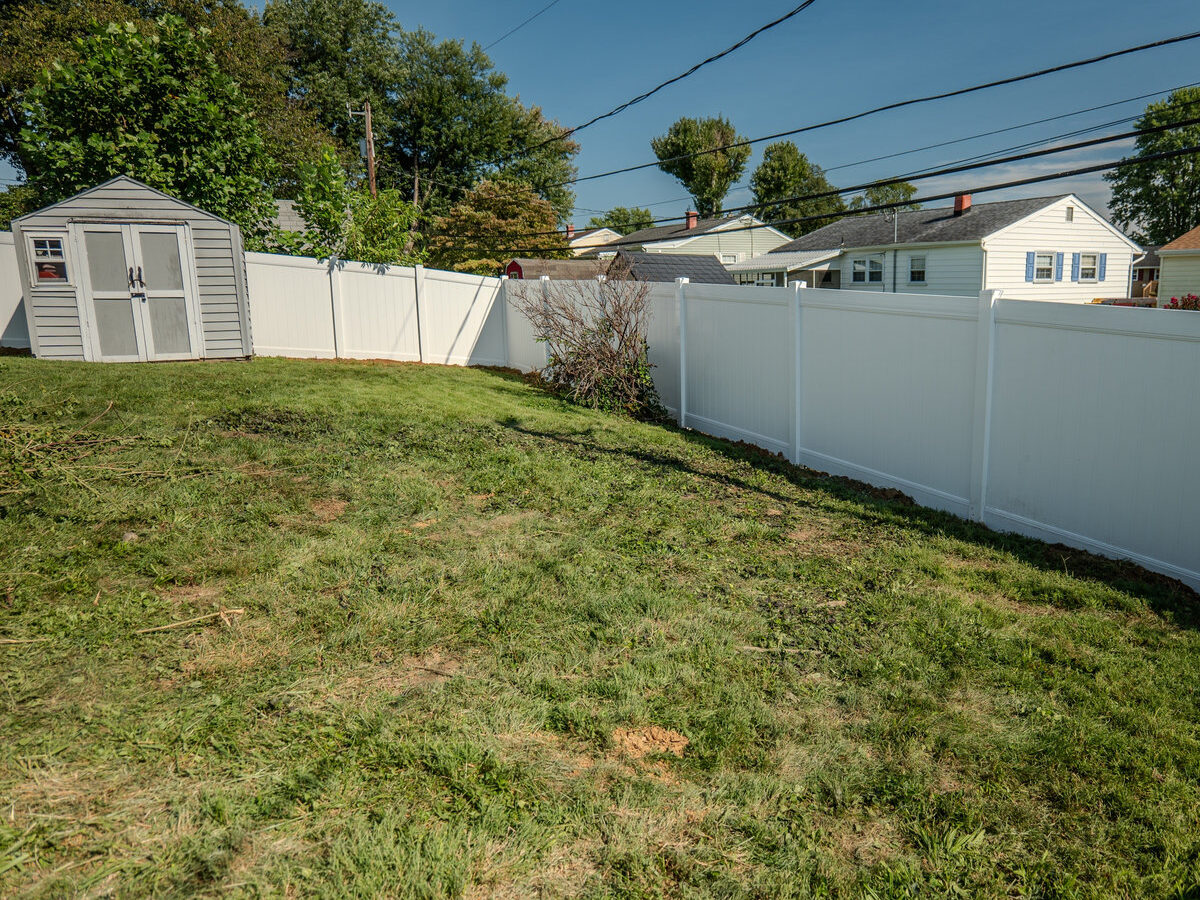 White vinyl privacy fence Delaware