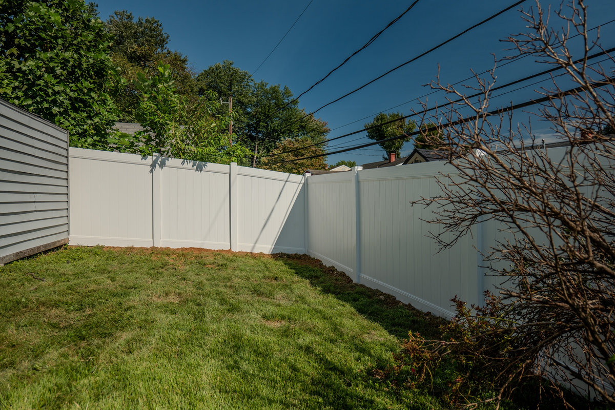 White vinyl privacy fence Delaware