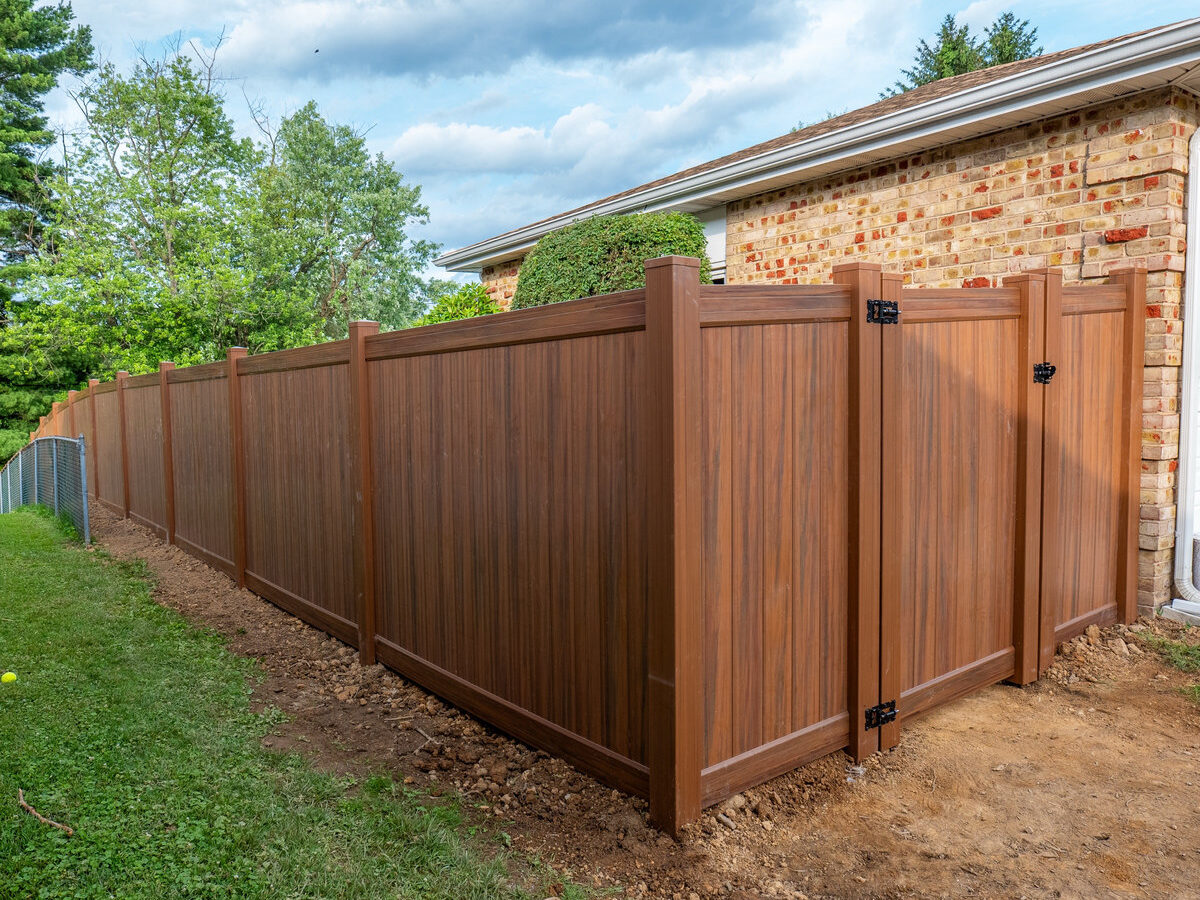 White vinyl privacy fence Delaware