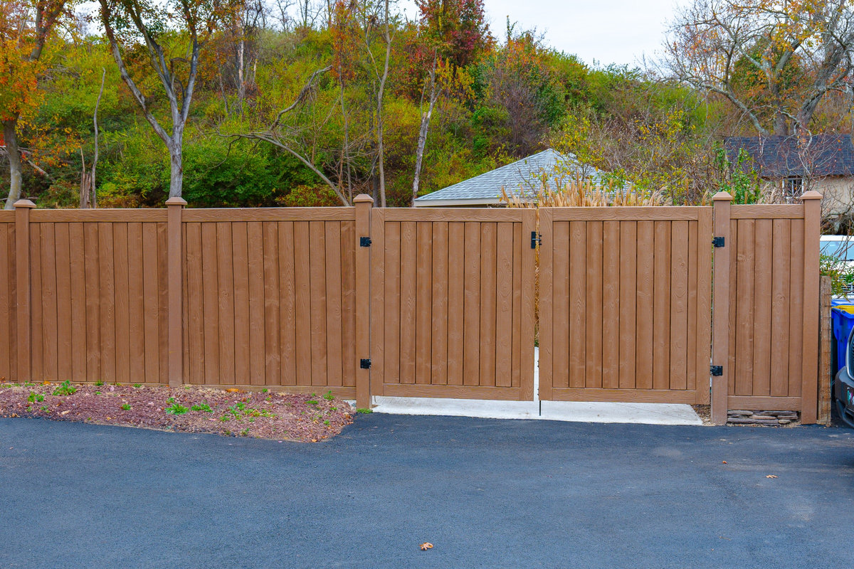 White vinyl fence Middletown Delaware