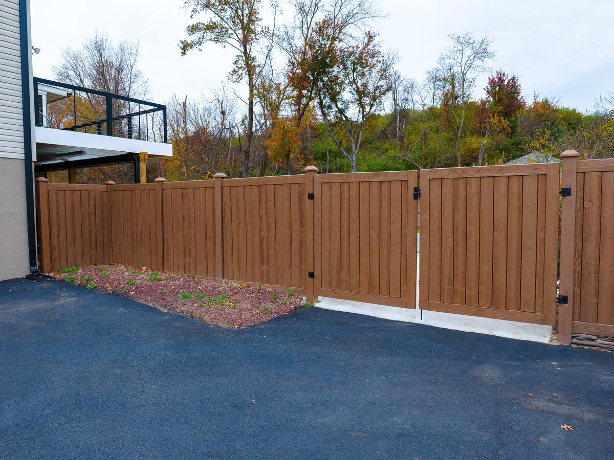 White vinyl fence Middletown Delaware