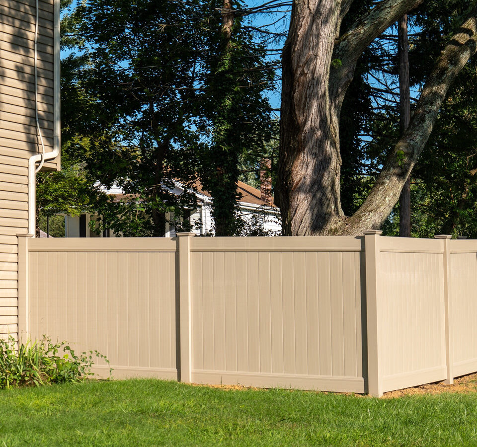 Tan vinyl fence neighbors Delaware