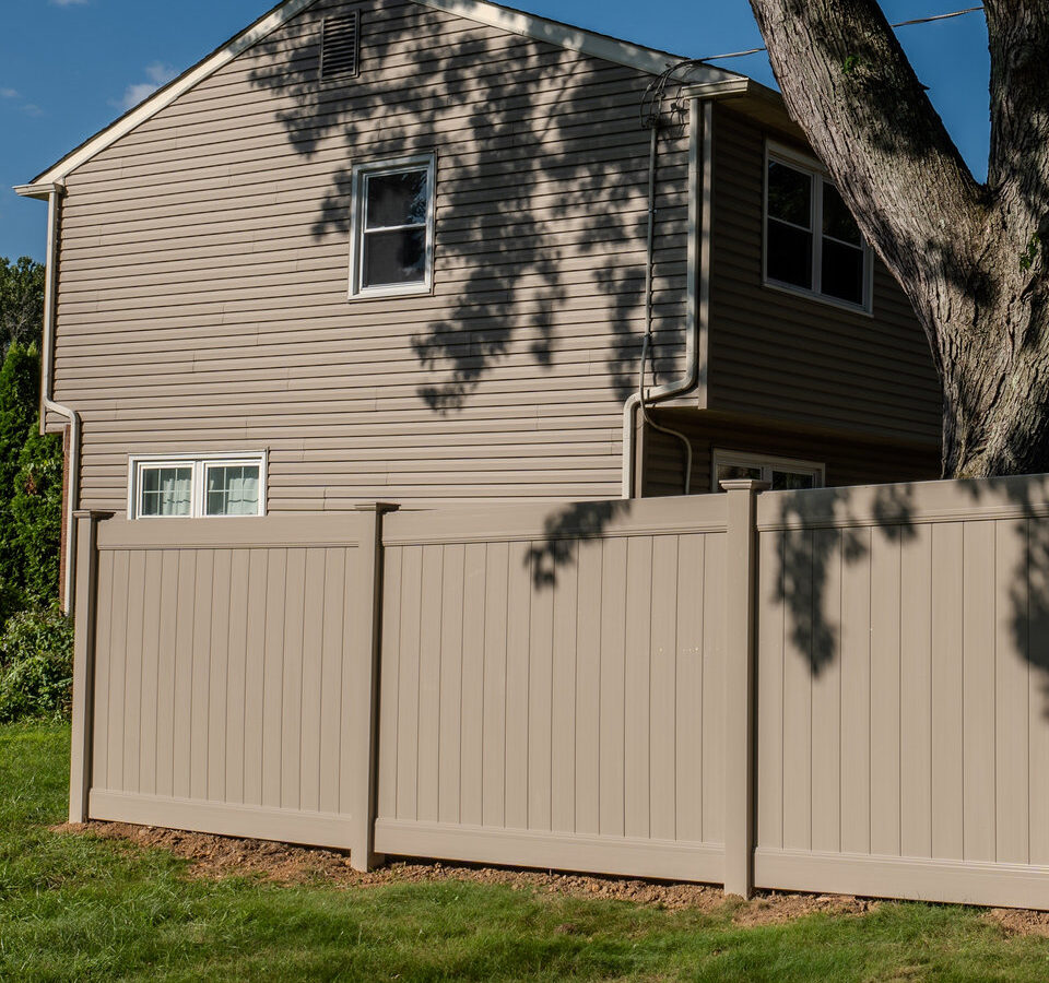 Tan vinyl fence neighbors Delaware