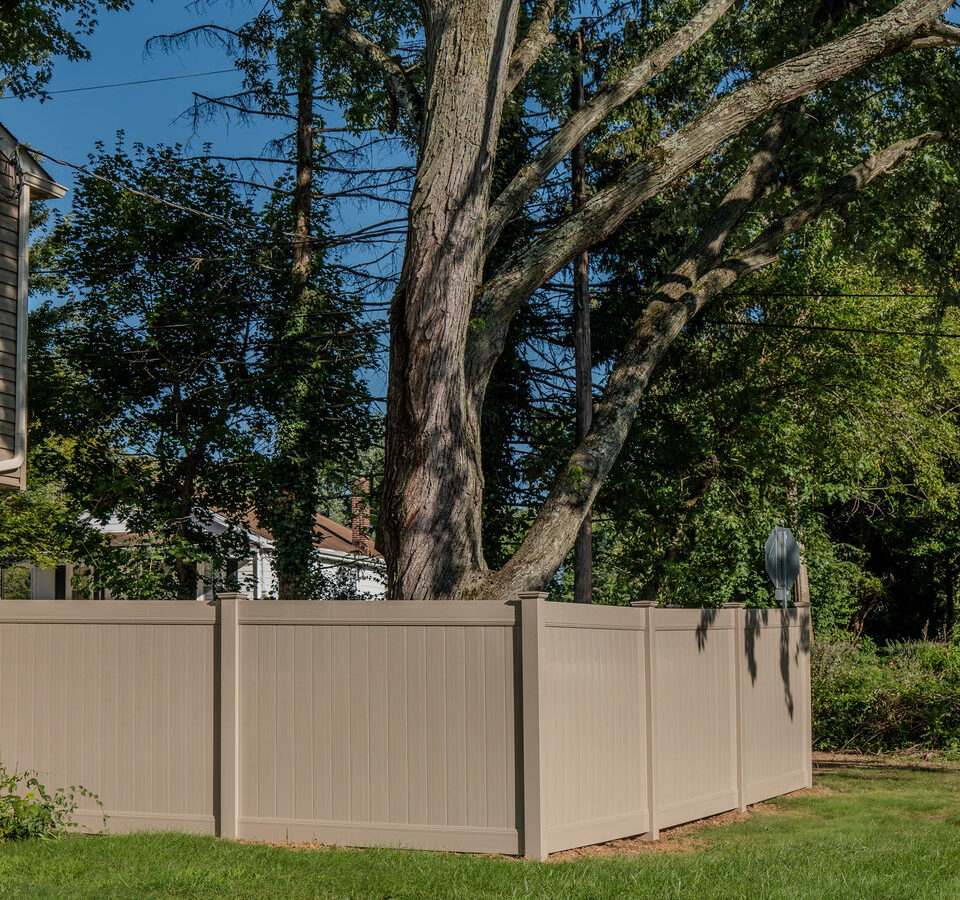 Tan vinyl fence neighbors Delaware