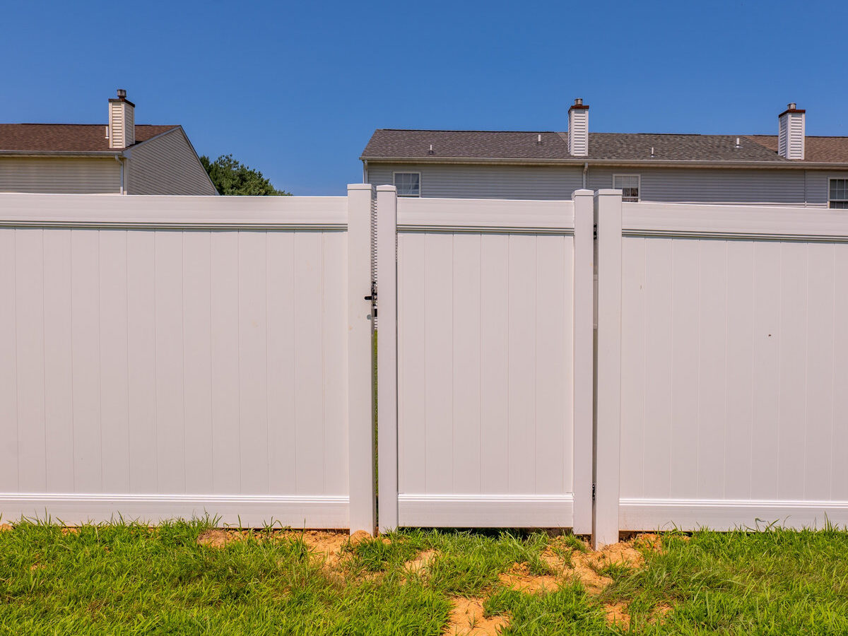 White vinyl privacy fence Delaware