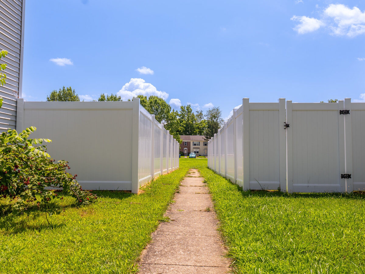 White vinyl privacy fence Delaware
