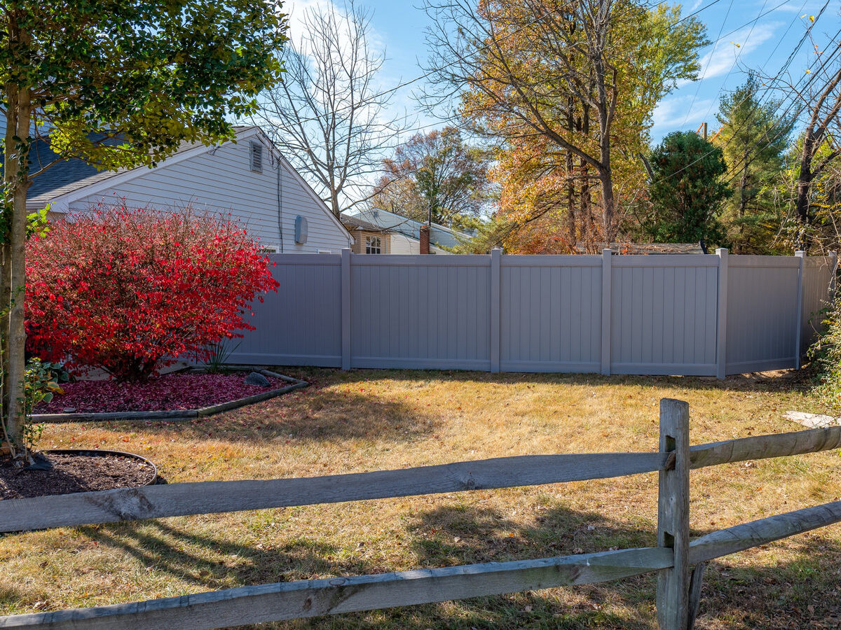 White vinyl fence Robscott Turn Newark Delaware