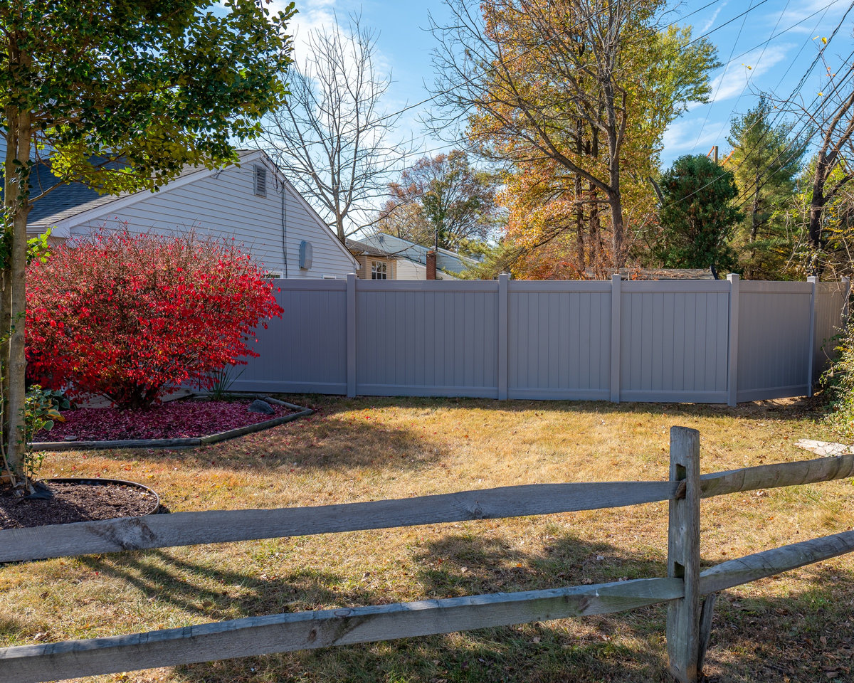 White vinyl fence Robscott Turn Newark Delaware