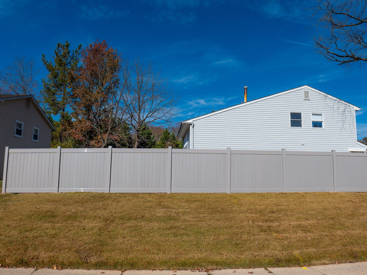 White vinyl fence Robscott Turn Newark Delaware