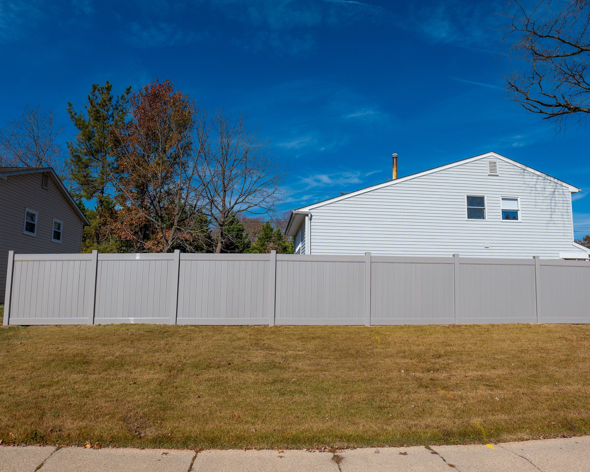 White vinyl fence Robscott Turn Newark Delaware