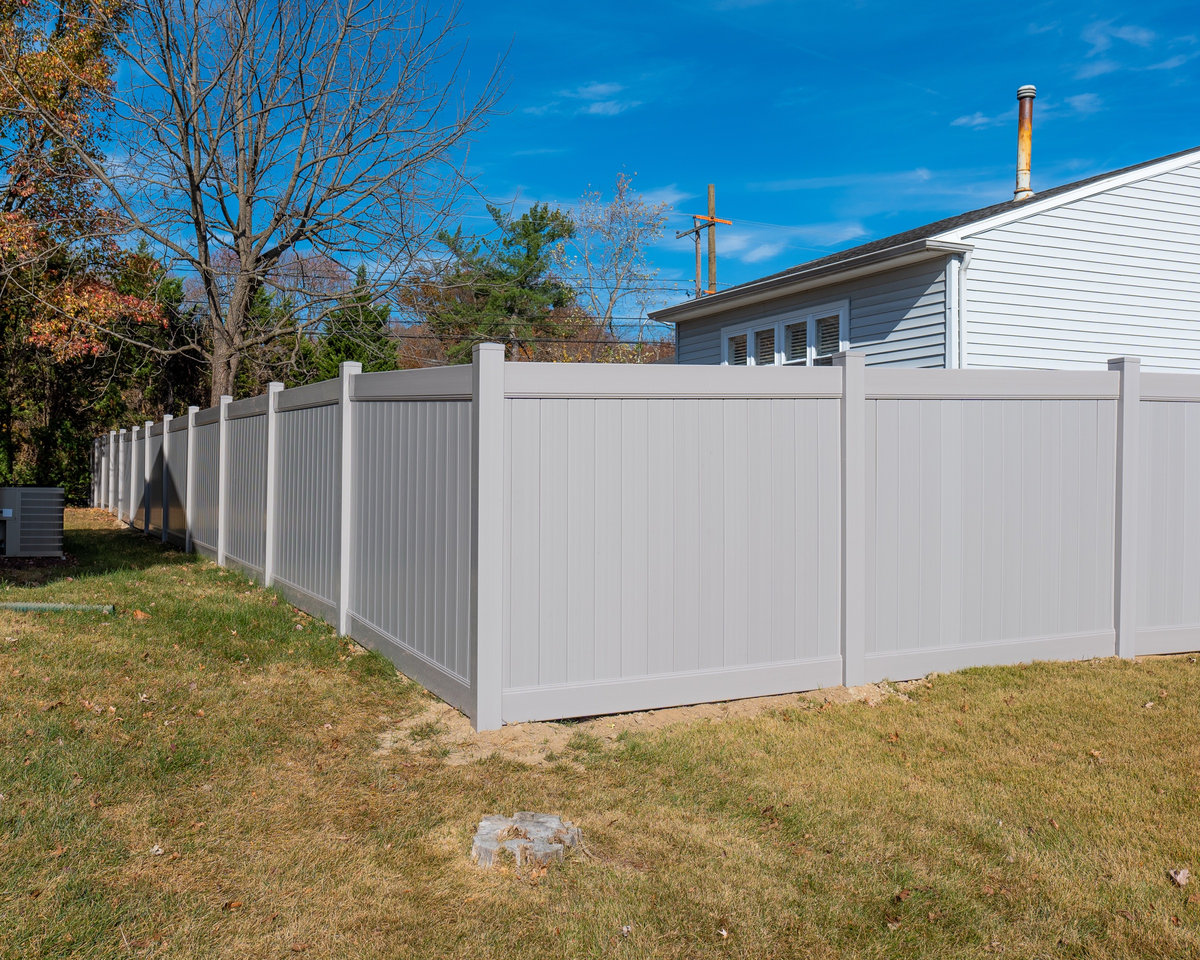 White vinyl fence Robscott Turn Newark Delaware