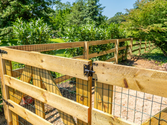 Short wood picket fence Delaware