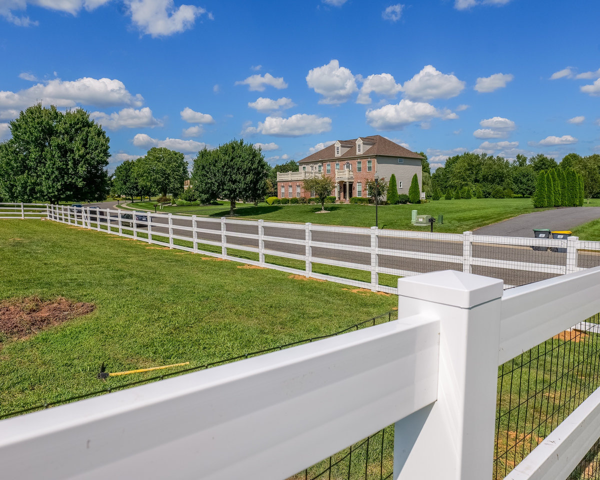 Vinyl split rail fence Chesapeake Delaware