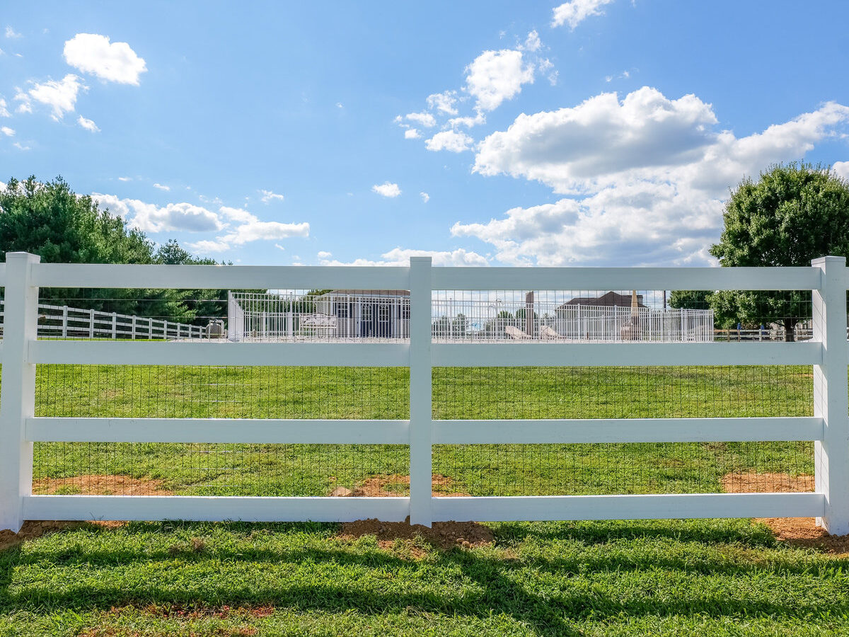 Vinyl split rail fence Chesapeake Delaware